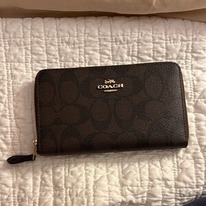 Coach Signature Canvas Zip Around Wallet